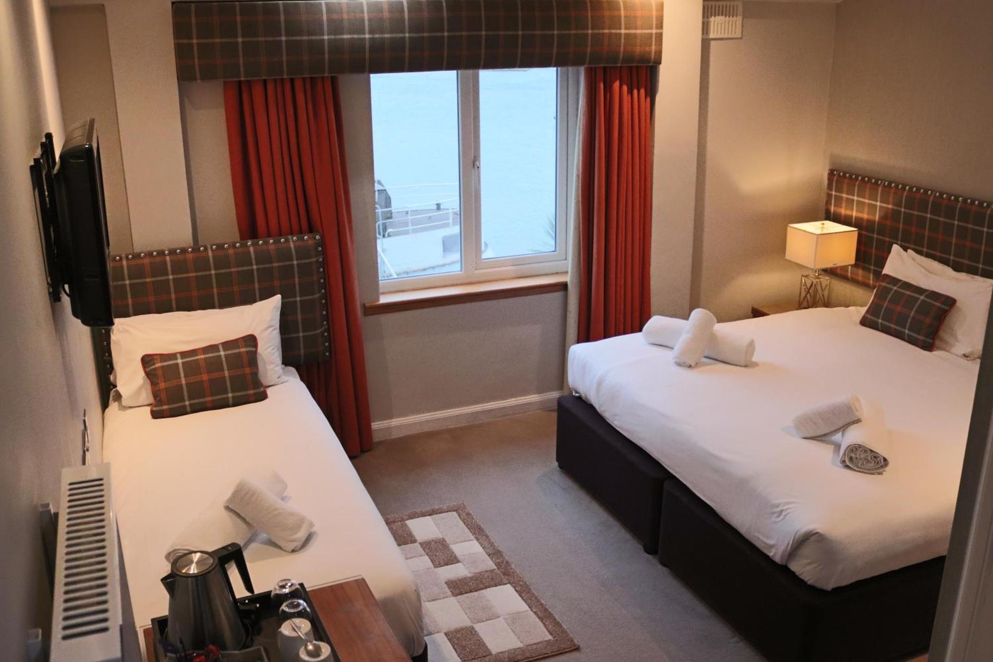 Anchor Hotel And Seabed Restaurant 타버트 외부 사진