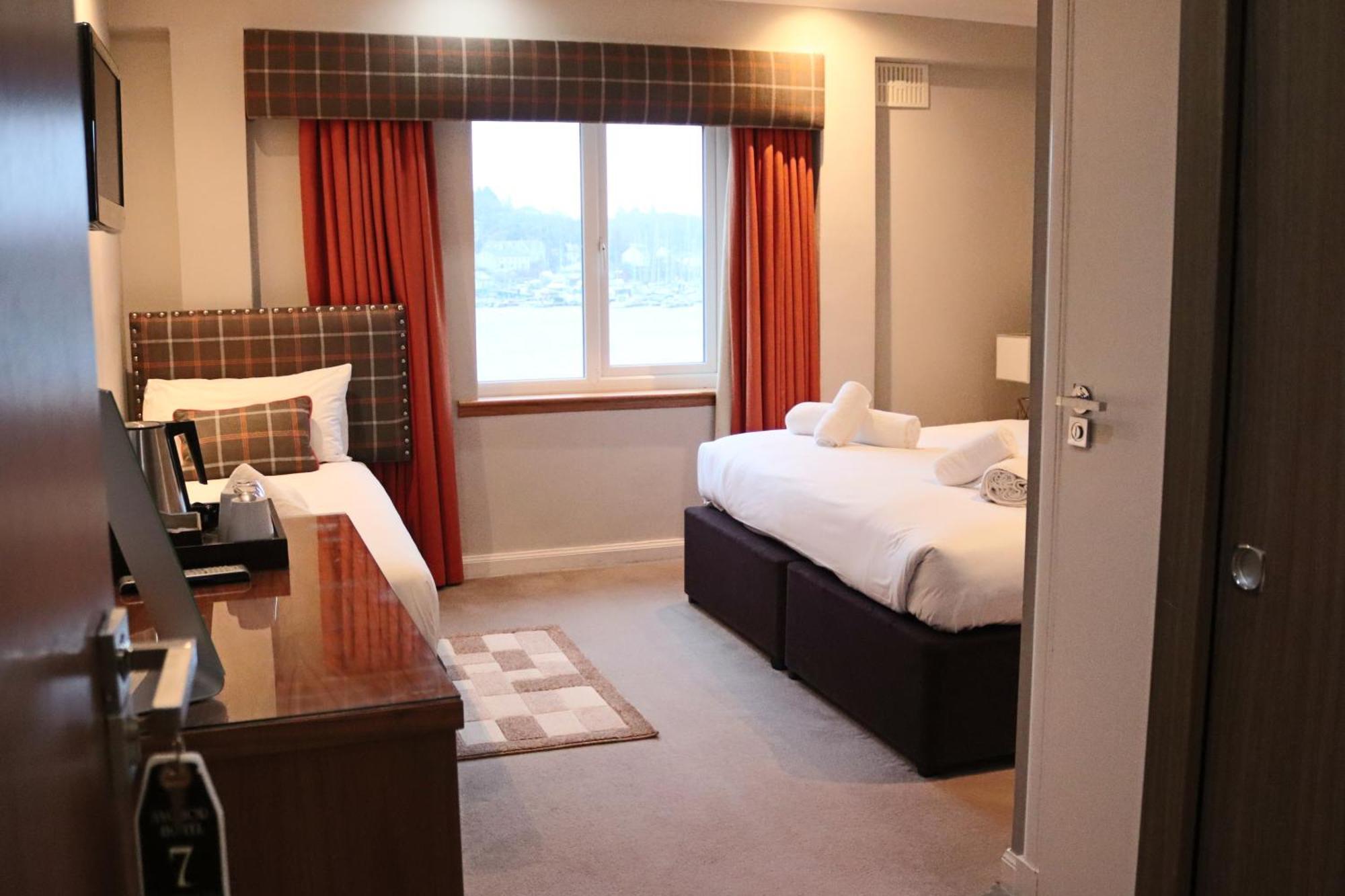 Anchor Hotel And Seabed Restaurant 타버트 외부 사진